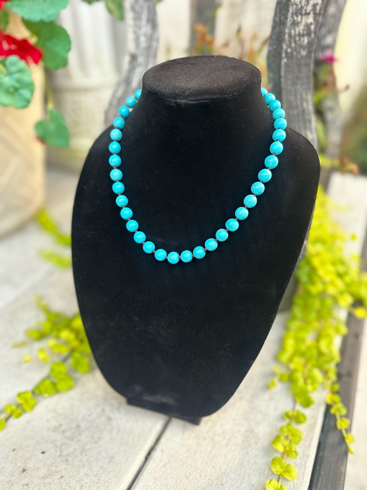 Classic turquoise beaded necklace