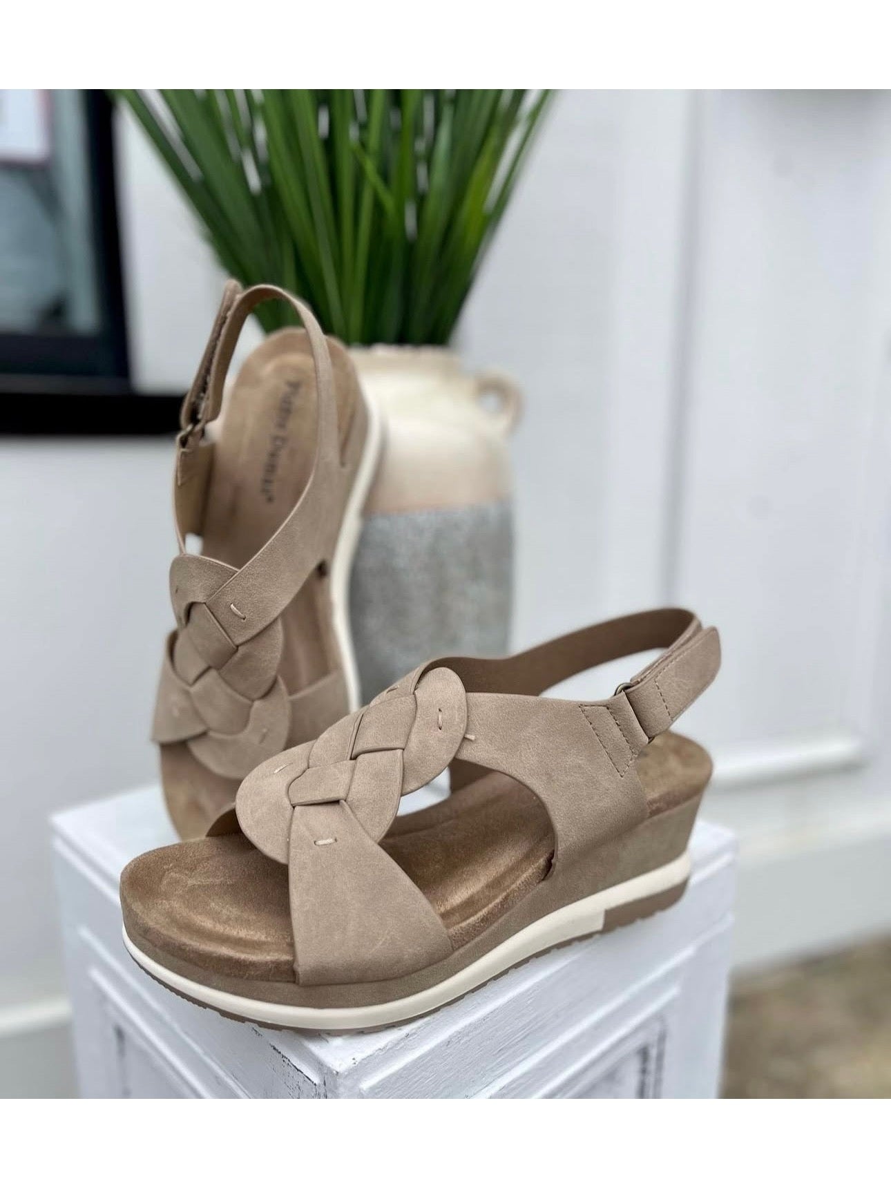 The Lyra Wedge