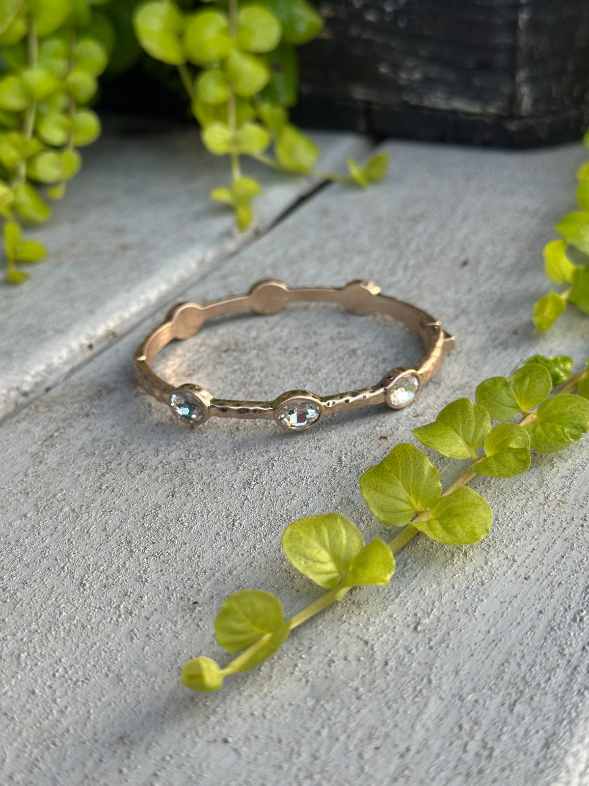 Gold scallop, Crystal bangle