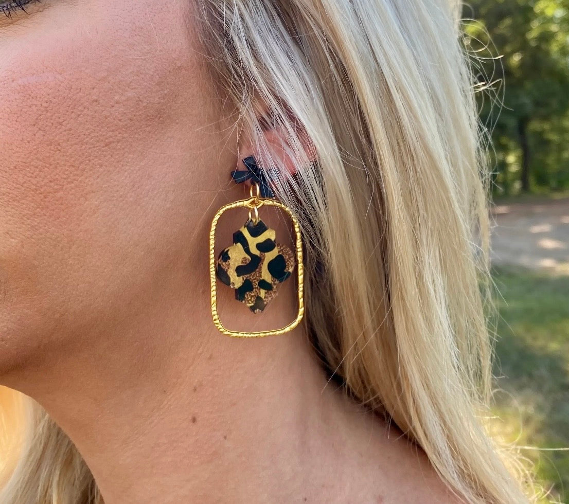 Yellow Gold Leopard Quatrefoil with Black Bow Studs