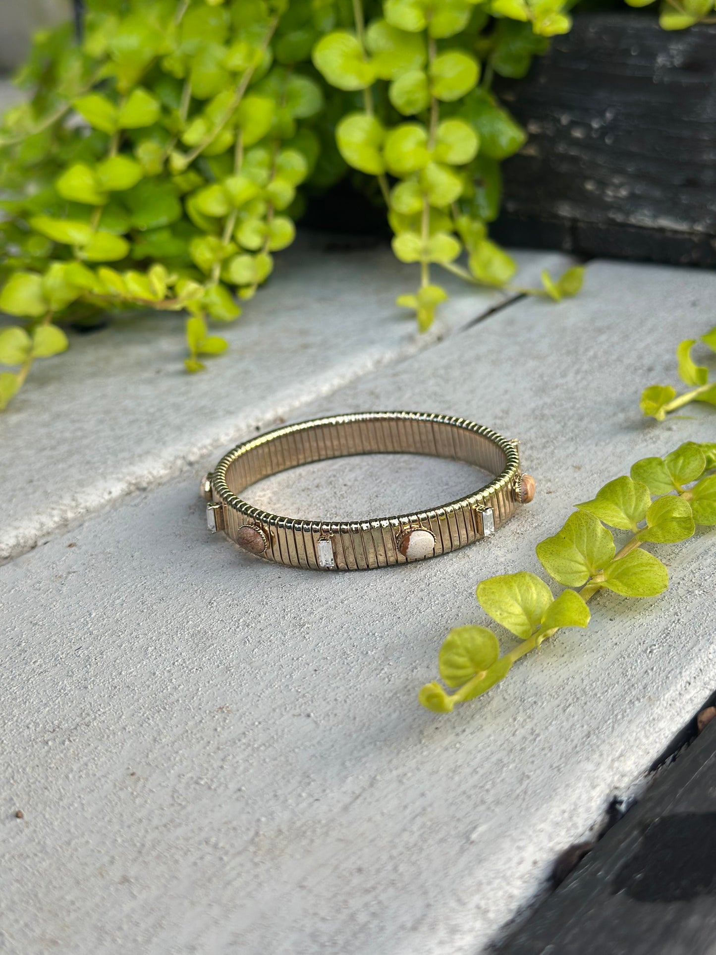 Gold ribbed stretch bracelet with stones