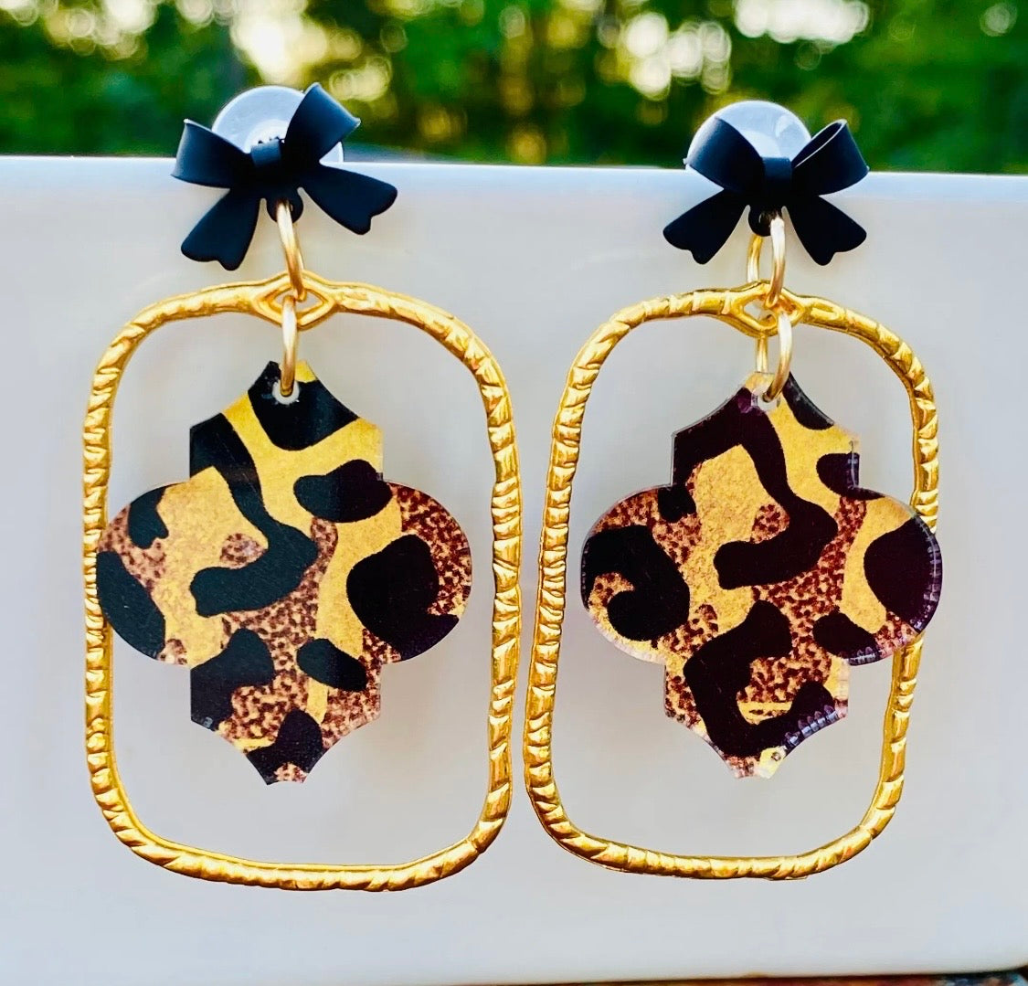 Yellow Gold Leopard Quatrefoil with Black Bow Studs