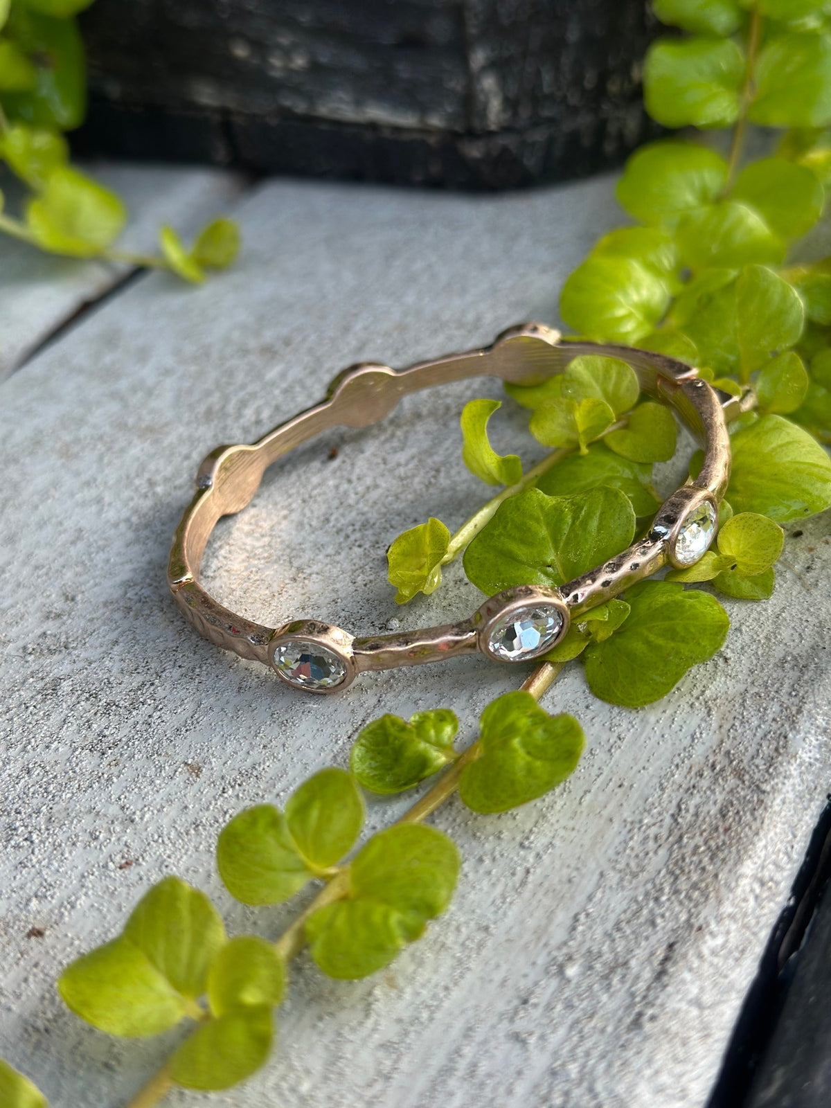 Gold scallop, Crystal bangle