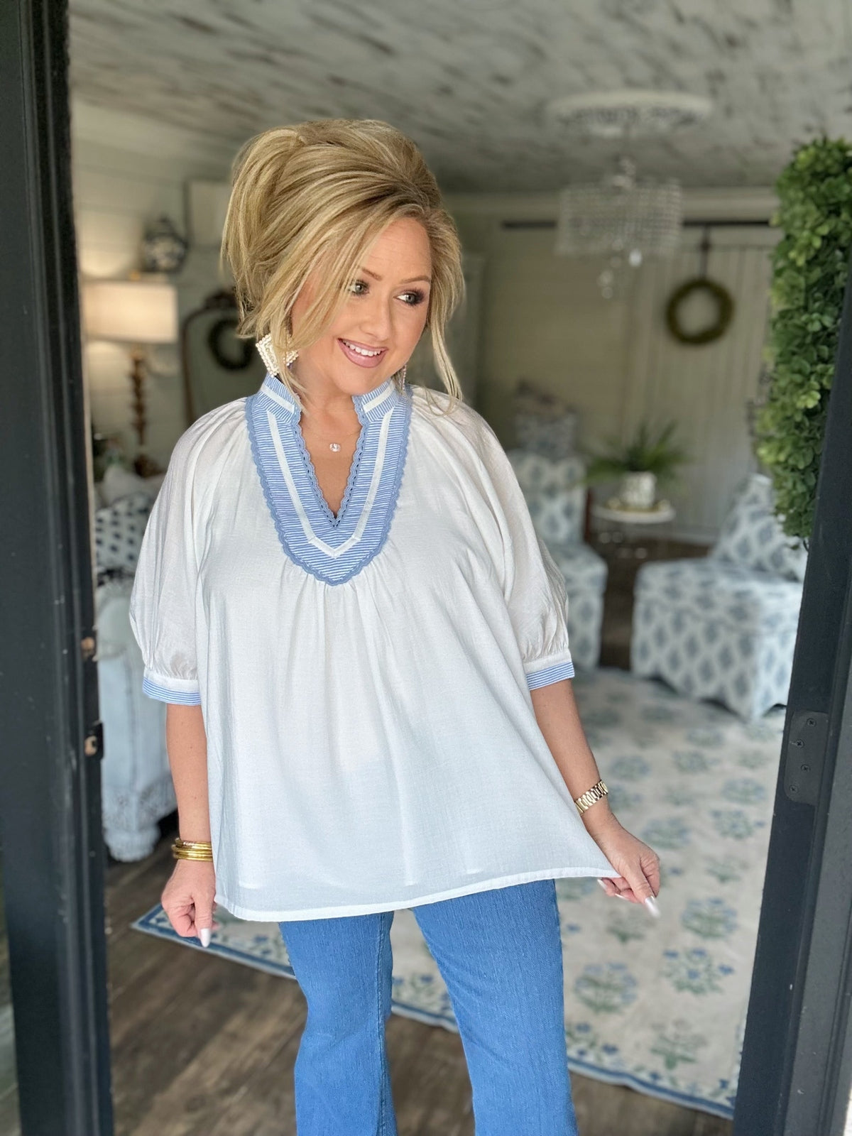 Off White Solid Contrast Trim Pleated Top